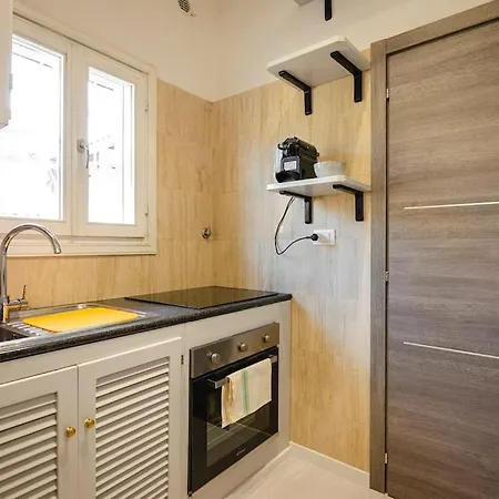 Canonica Home, In The Heart Of The Appartamento *